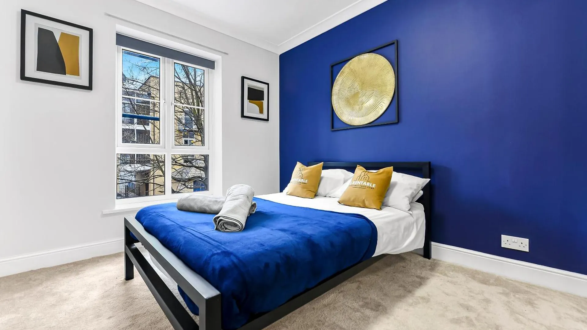 Cosy Canary Wharf Apartment  London